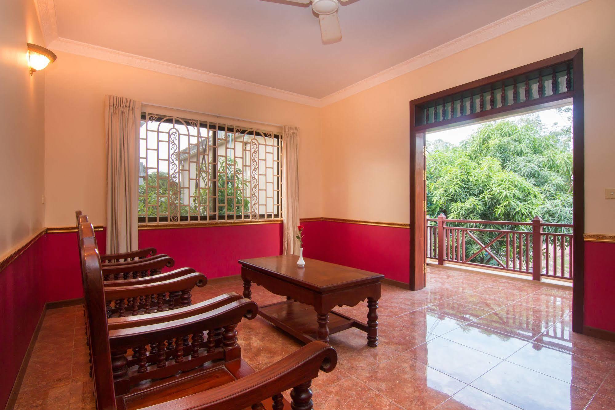 Noni Tree Hostel Siem Reap Buitenkant foto