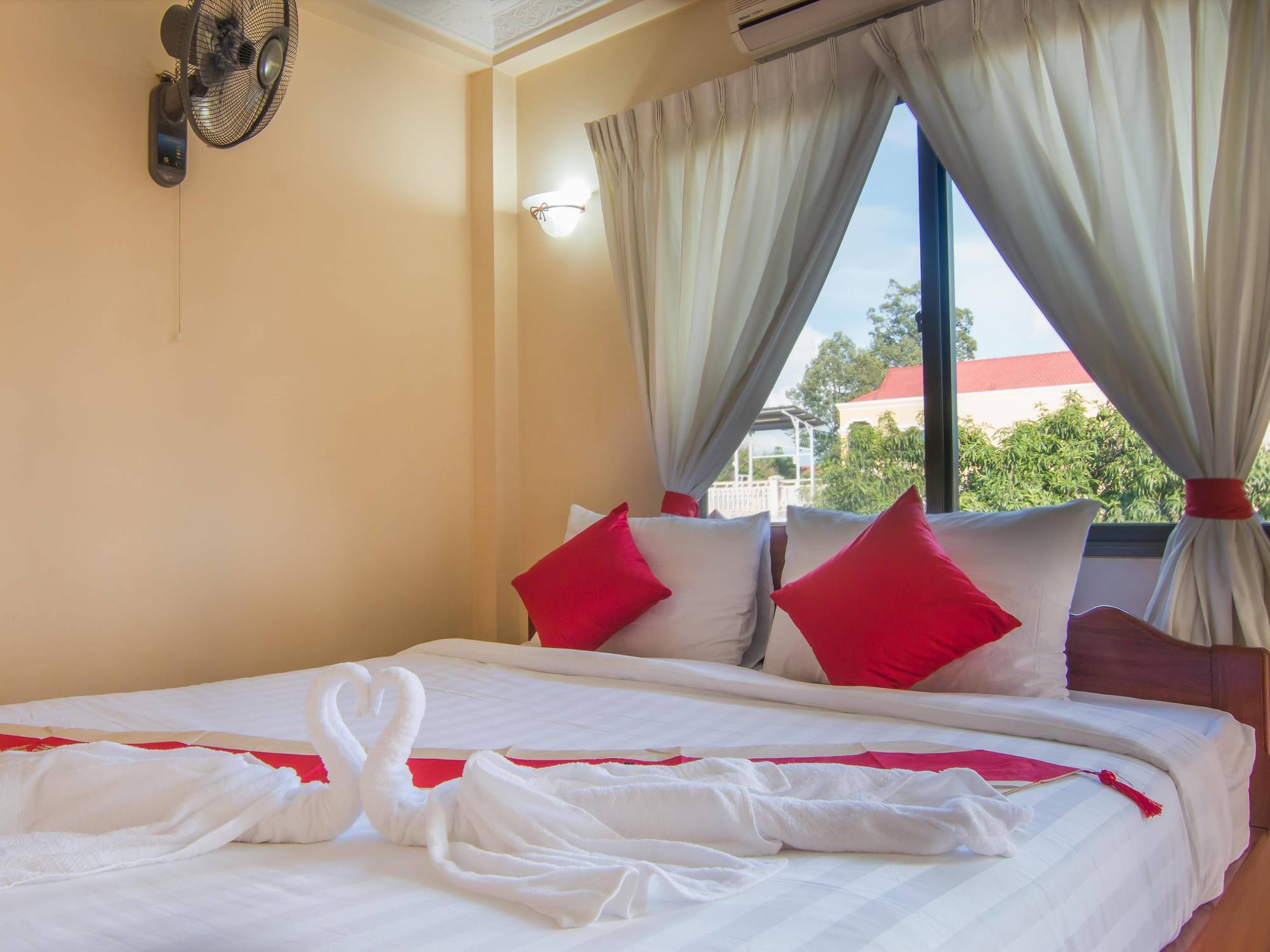 Noni Tree Hostel Siem Reap Buitenkant foto