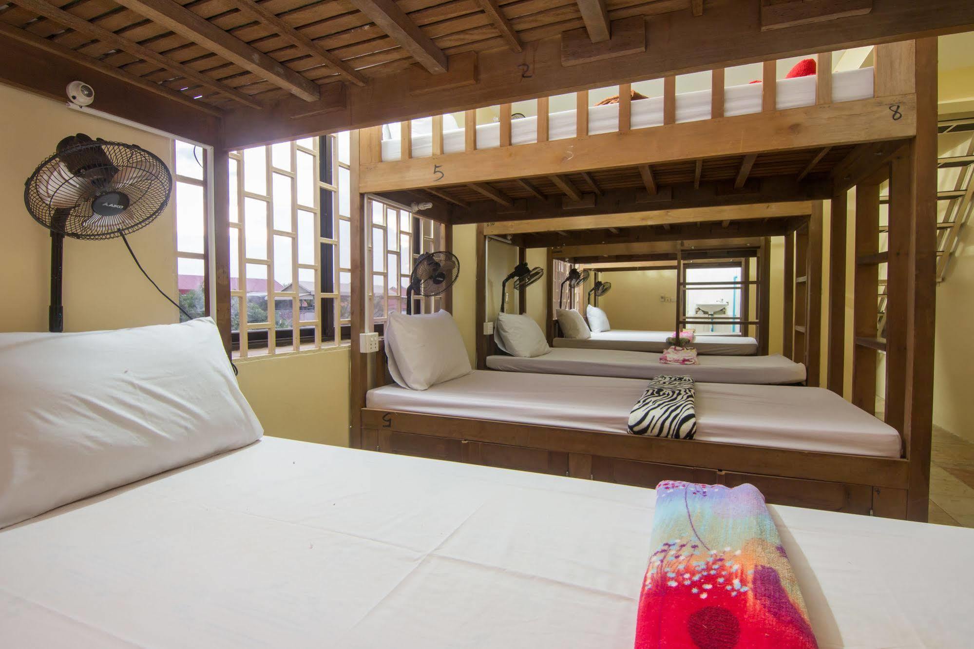Noni Tree Hostel Siem Reap Buitenkant foto
