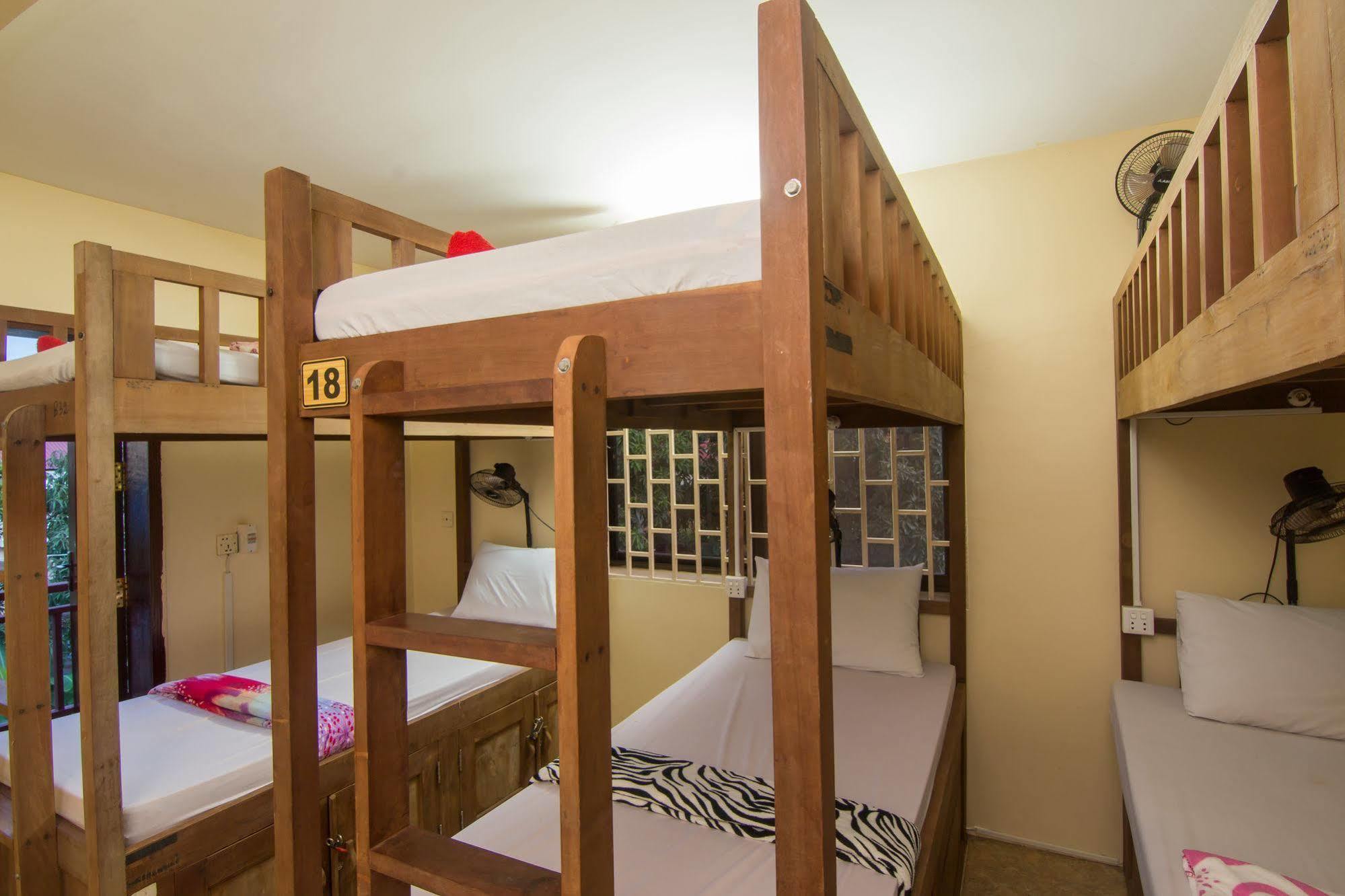Noni Tree Hostel Siem Reap Buitenkant foto