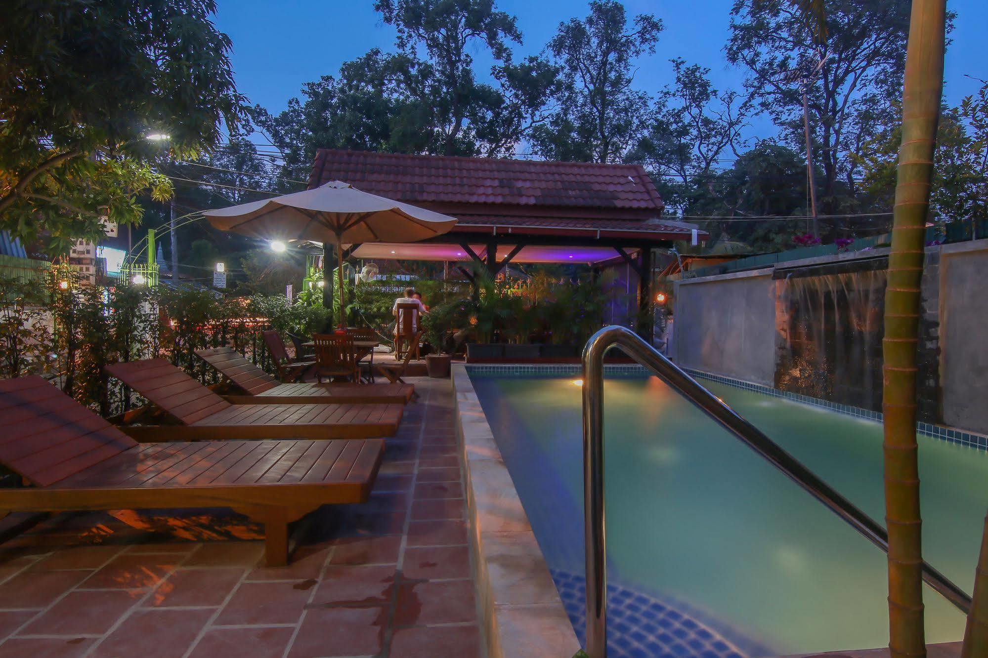 Noni Tree Hostel Siem Reap Buitenkant foto